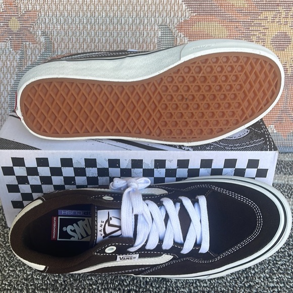 Vans Men’s Rowan
Dark Brown
VN0A5JICDRB
Sneakers - Picture 4 of 16